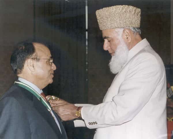 2000 – President of Pakistan Awards Sir Anwar Pervez “Hilal-E-Pakistan” (Crescent of Pakistan)